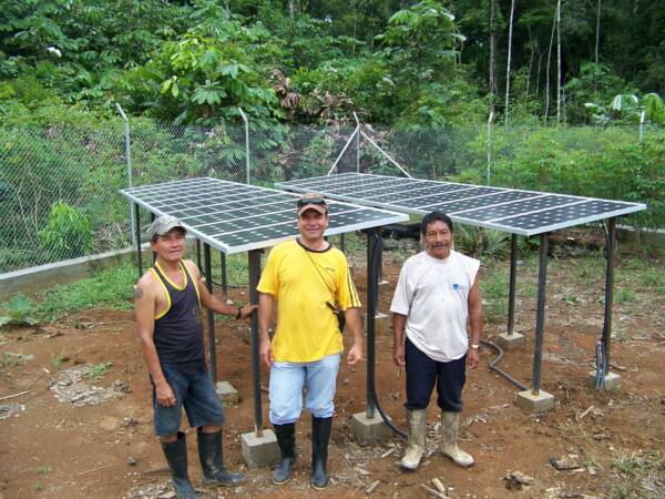 Nuevo San José de Curaray - Lista la instalación de los paeneles fotovoltaicosMarcus, Ing Henrry Salazar, xxx