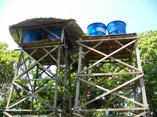 Sistema solar de bombeo de agua y potabilizacion con Ozono en Sharamentsa, Pastaza, Ecuador